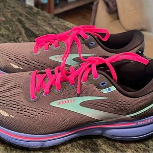 Brooks Ghost 15. Used 1x. Decided the colors are not my style.
